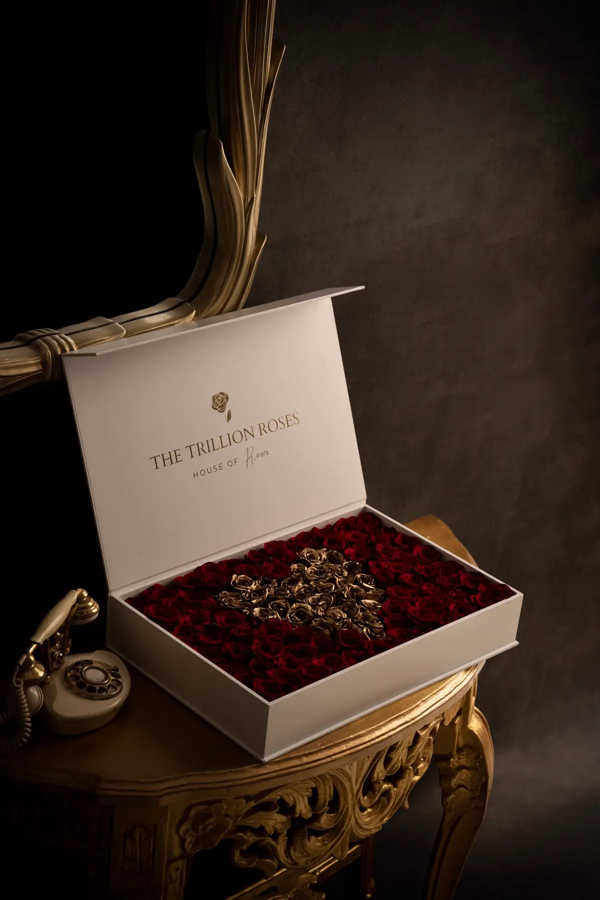Royal Heart White Box view 0